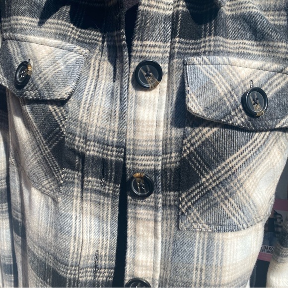 BB Dakota by Steve Madden Boxy Shacket - Picture 5 of 9